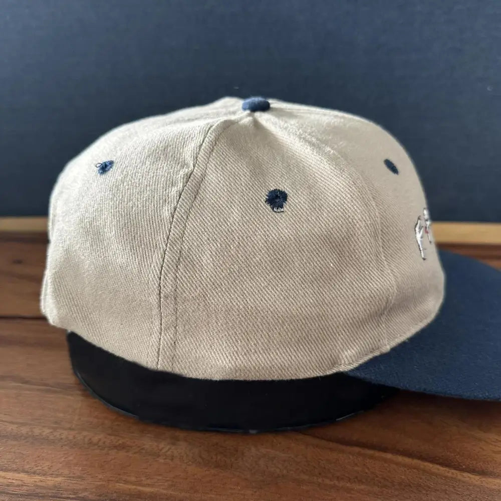 Jonathan Bailey Friends Hat1